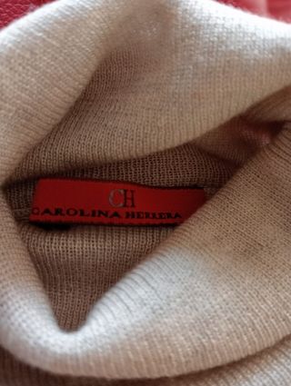  🟥Carolina Herrera. Jersey de cuello alto. 