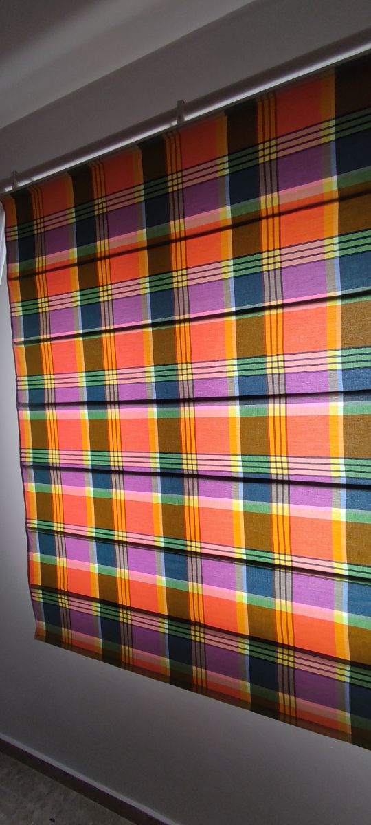 Estor plegable con varillas