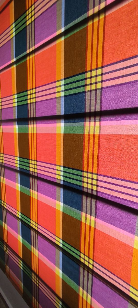 Estor plegable con varillas