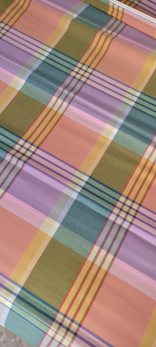 Estor plegable con varillas