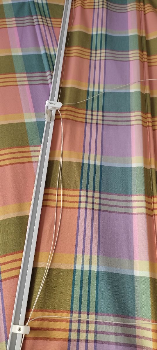 Estor plegable con varillas