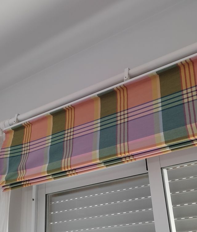 Estor plegable con varillas