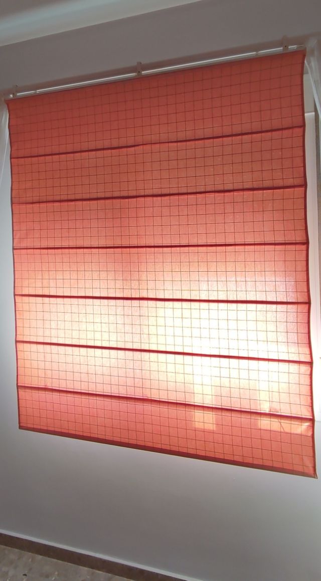 Estor plegable con varillas