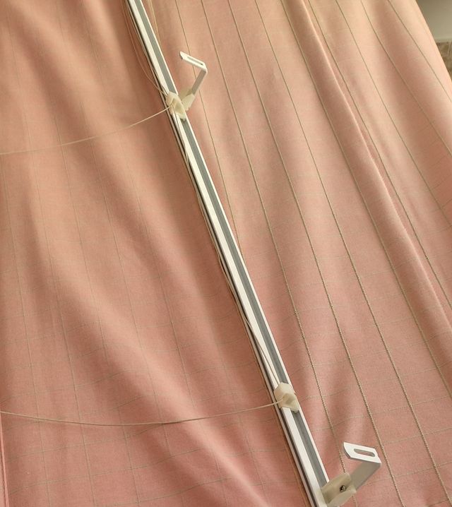 Estor plegable con varillas