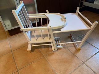 Trona de madera para niña .