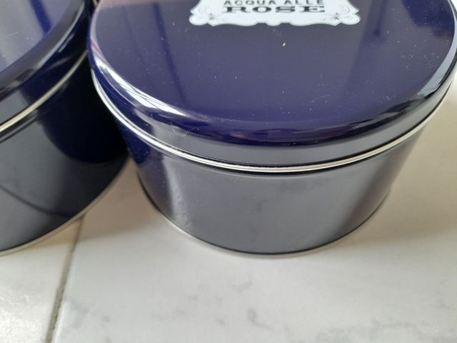 Set 3 scatole rotonde in latta Acqua alle Rose