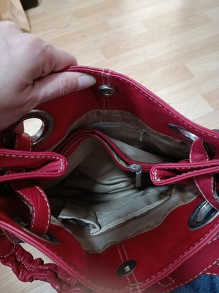 Bolso de piel rojo Neo.
