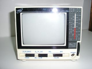 MINI TELEVISION Y RADIO ANTIGUA FUNCIONANDO