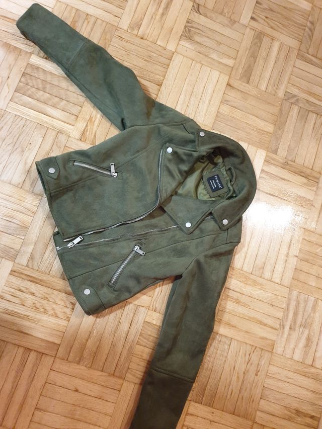 Cazadora ante nueva niña