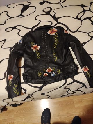 chaqueta negra