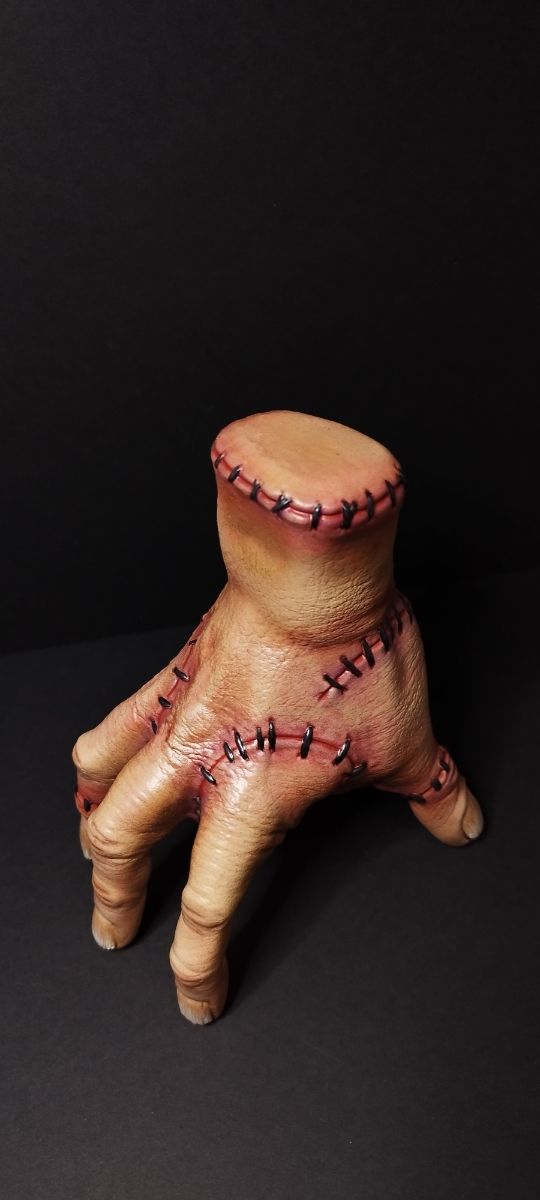 "Cosa" "Thing" "Dedos" Wednesdey.