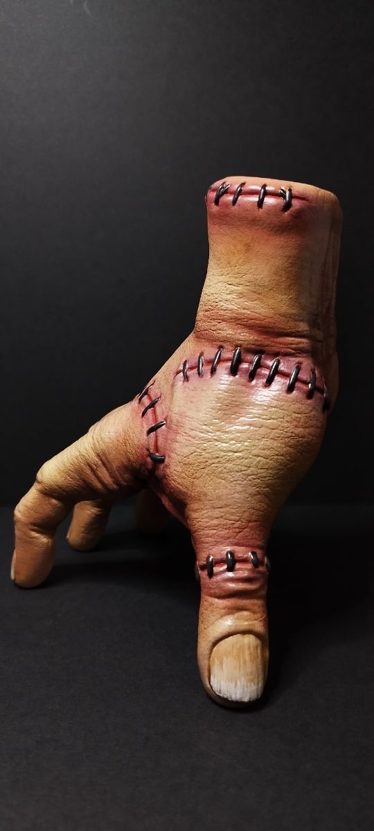 "Cosa" "Thing" "Dedos" Wednesdey.