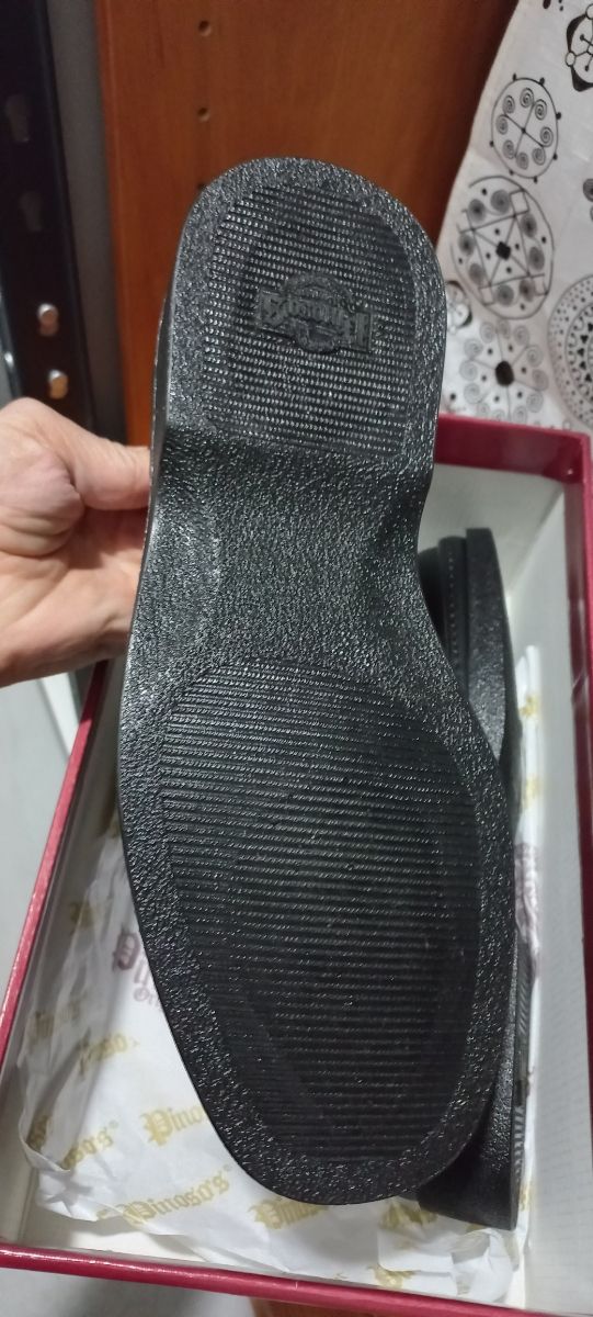 zapatos nuevos.(EN TEATINOS)