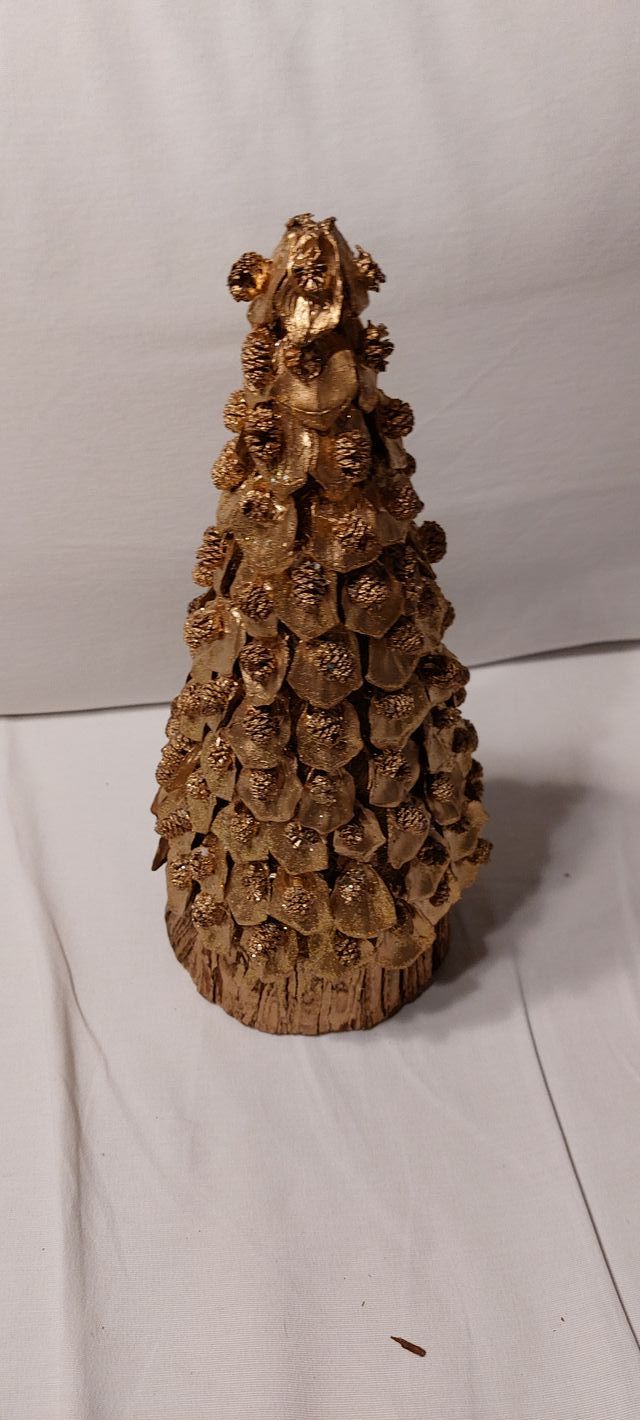 Arbol Navidad dorado elementos naturales