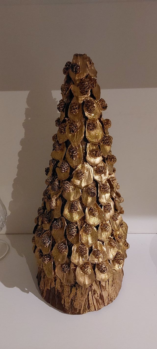 Arbol Navidad dorado elementos naturales