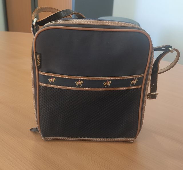 Cámara réflex Yashica 200AF con objetivos y flash