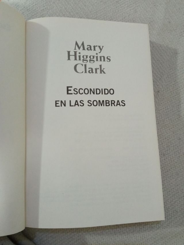 Escondido en las sombras