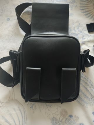 bandolera de caballero marca Adolfo Domínguez