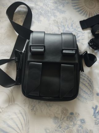 bandolera de caballero marca Adolfo Domínguez