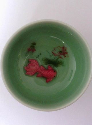 Cuenco de cerámica china con pez