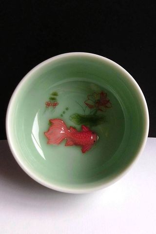 Cuenco de cerámica china con pez