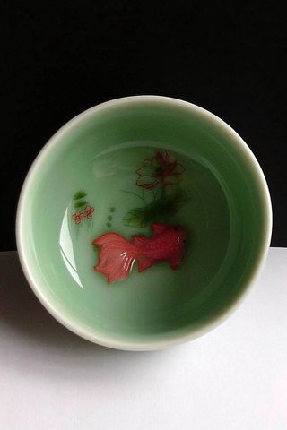 Cuenco de cerámica china con pez
