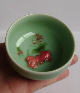 Cuenco de cerámica china con pez