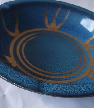 Cinzeiro novo em azul e ouro