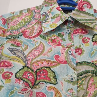 Camisa estampada con abalorios