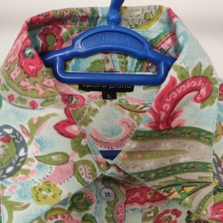 Camisa estampada con abalorios