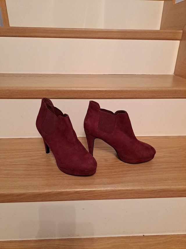 Botines terciopelo color granate. Numero 38