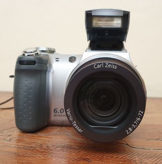 Cámara Sony DSH-H12