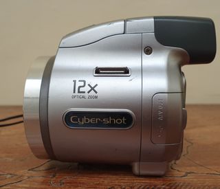 Cámara Sony DSH-H12