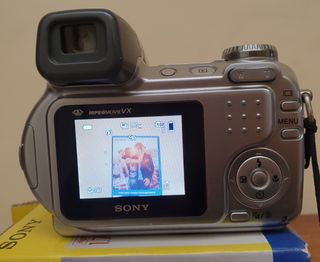 Cámara Sony DSH-H12