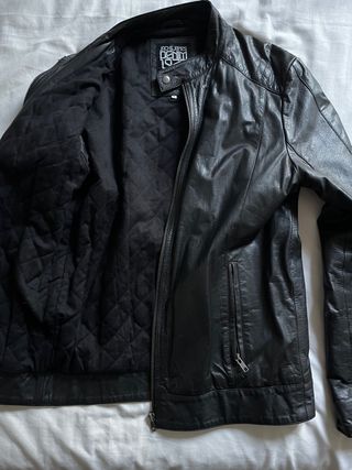 Chaqueta de cuero negro jack & jones. Talla L 