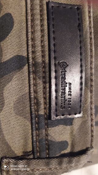 Pantalón Stradivarius,estampado militar