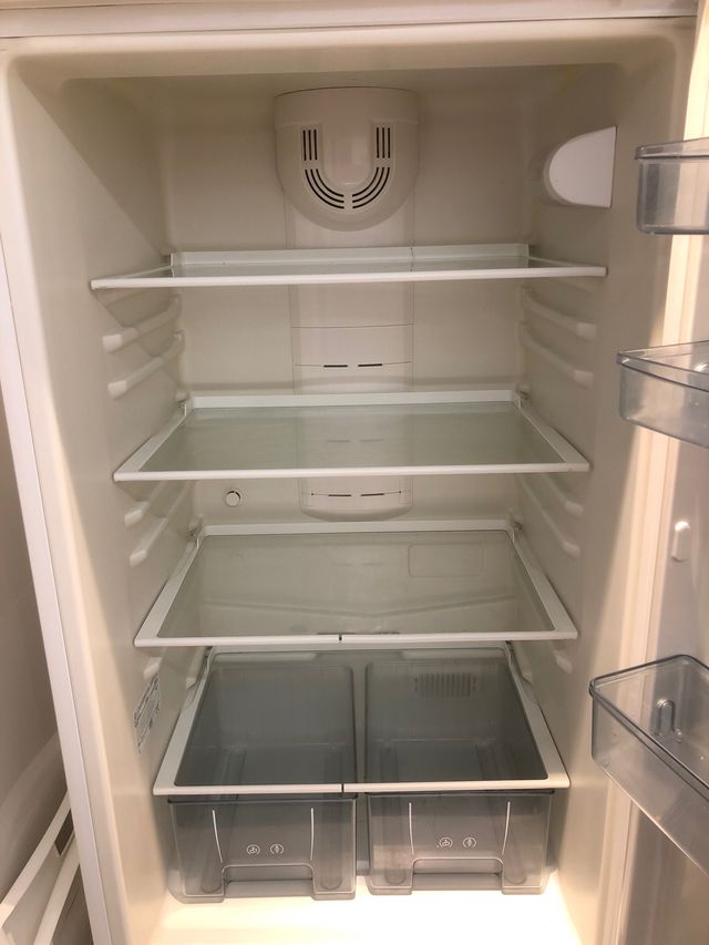 Bandejas y cajones de nevera+congelador BTC de segunda mano por 20 EUR