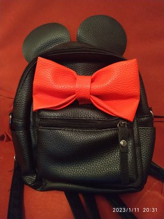 mochila con orejas de Mickey Minnie y lazo rojo