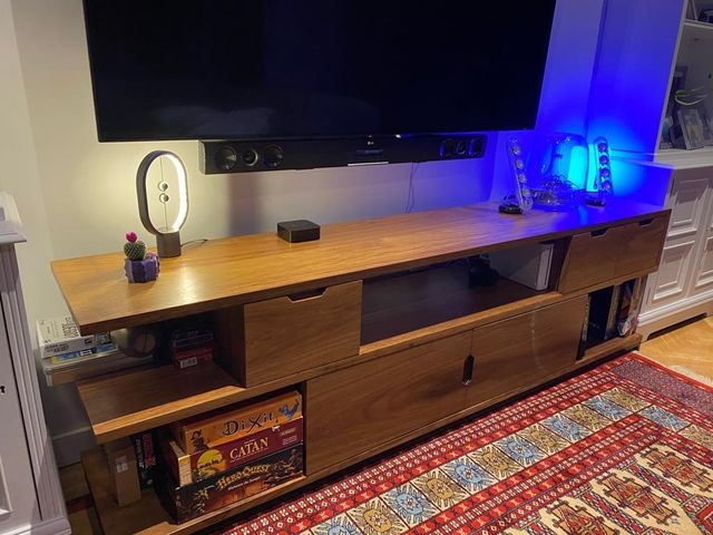 Muebles industriales en madera maciza de Iroko