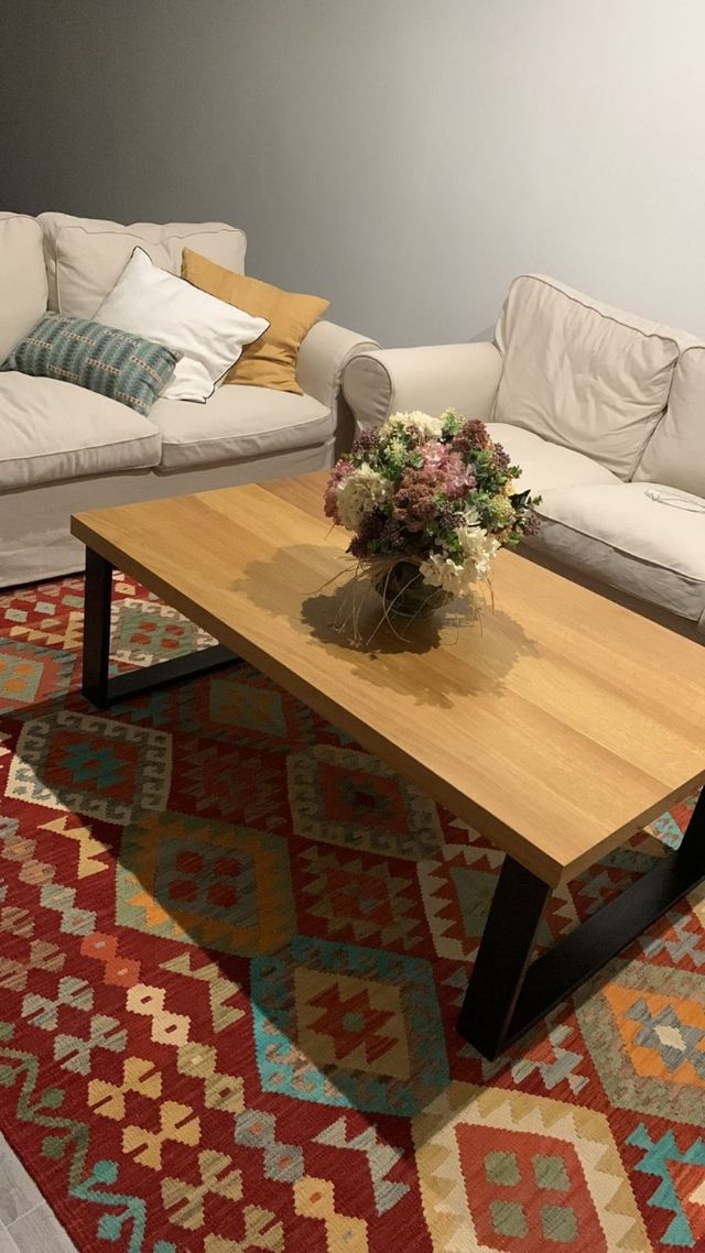 Muebles industriales en madera maciza de Iroko