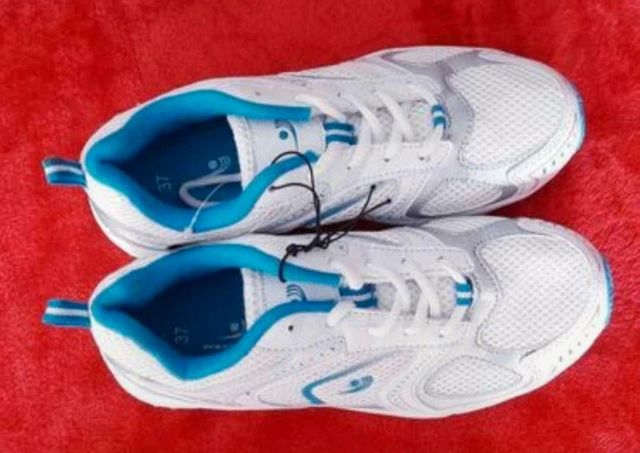 Zapatillas deportivas mujer talla 37. Nuevas.