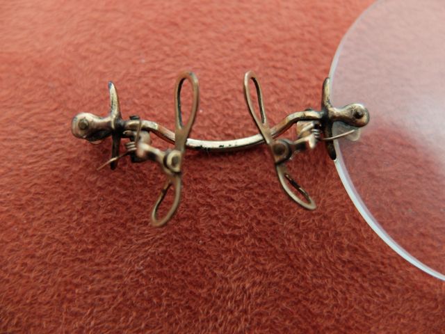 Antiguas gafas de pinza. Quevedos