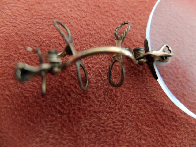 Antiguas gafas de pinza. Quevedos