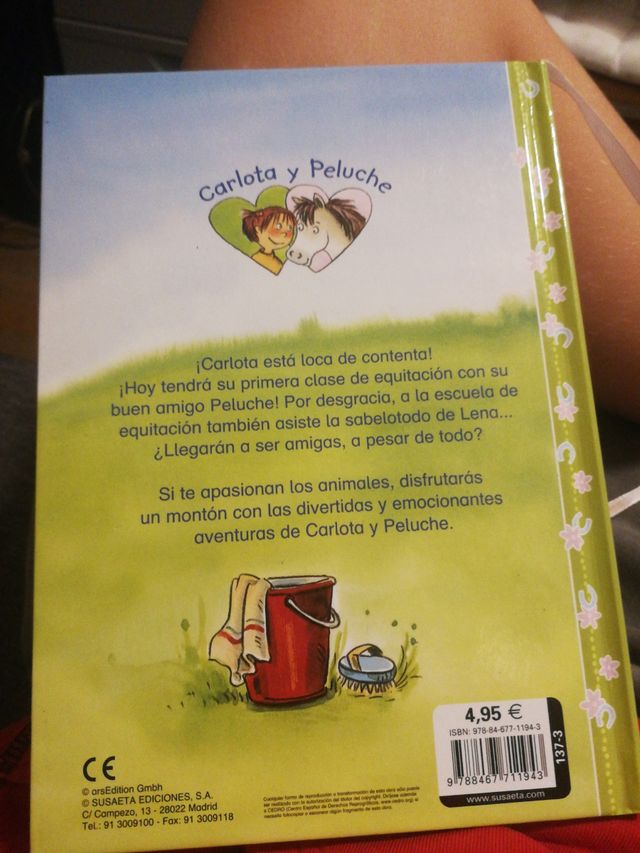 Carlota en la clase de equitación