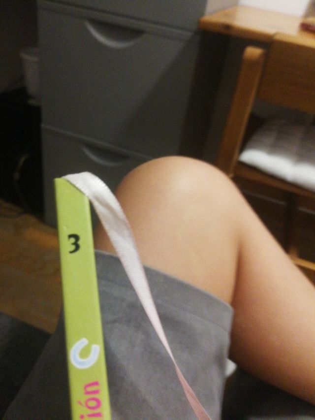 Carlota en la clase de equitación