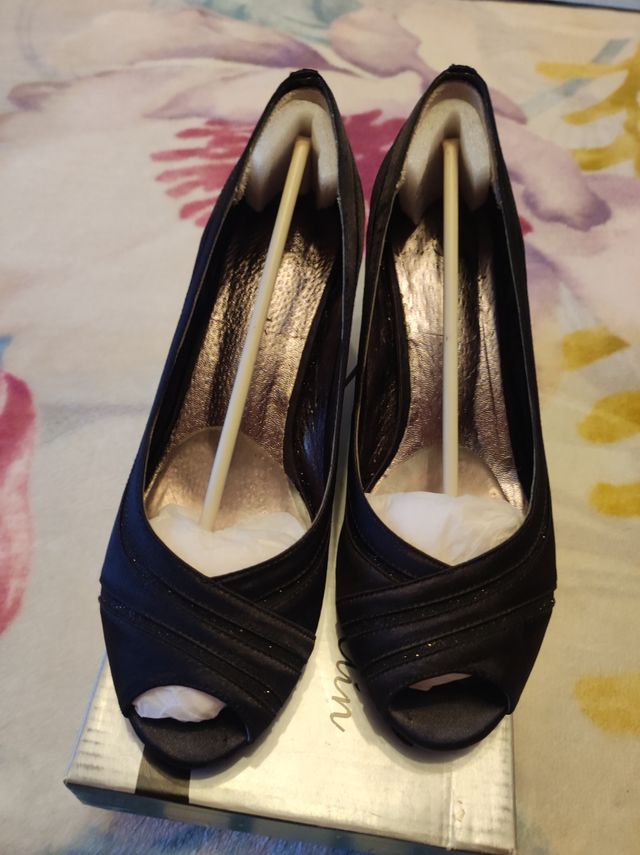 Zapatos de Fiesta. Negros. Talla 39