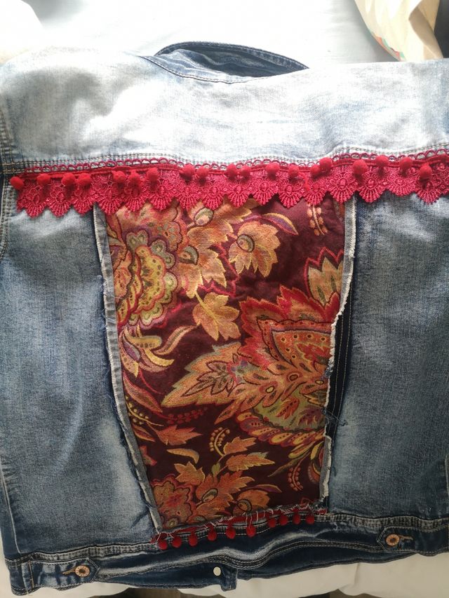 Chaqueta/cazadora vaquera customizada