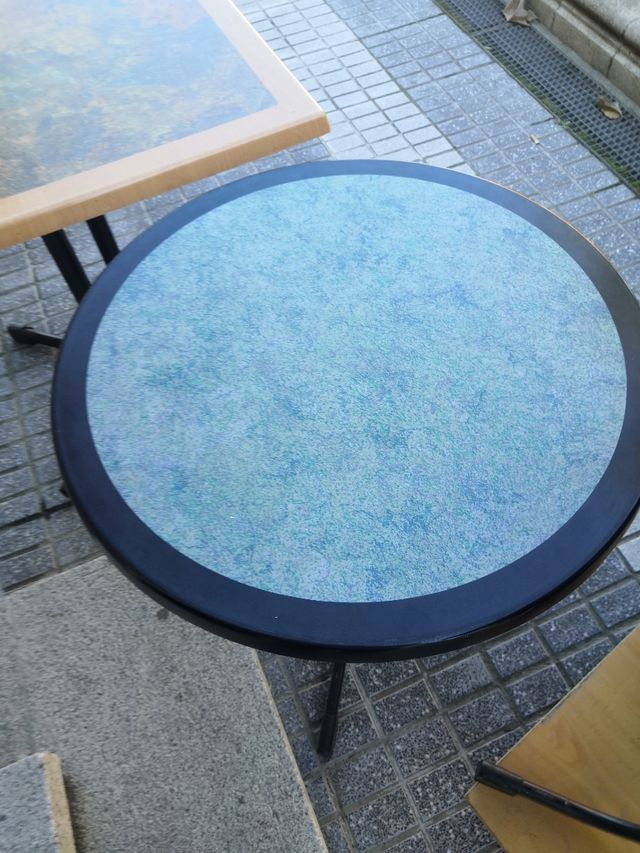 Mesas y sillas para bar