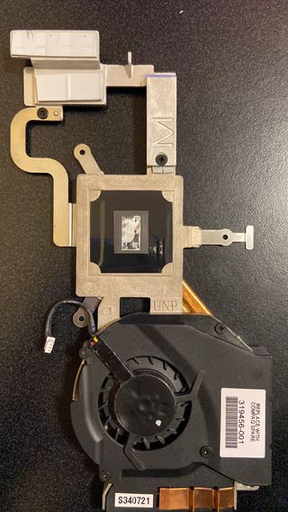 VENTOLA PER NOTEBOOK CON VITI SEI usata