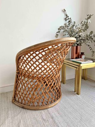 ESPECTACULAR BUTACA DE MIMBRE, AÑOS 70.